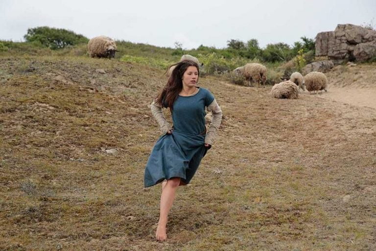 Jeannette, the Childhood of Joan of Arc – Rock-ul face revelatiile sa sune divin