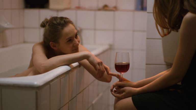 Cateva conversatii despre o fata foarte inalta – Feminitatea autohtona mai putin explorata cinematografic