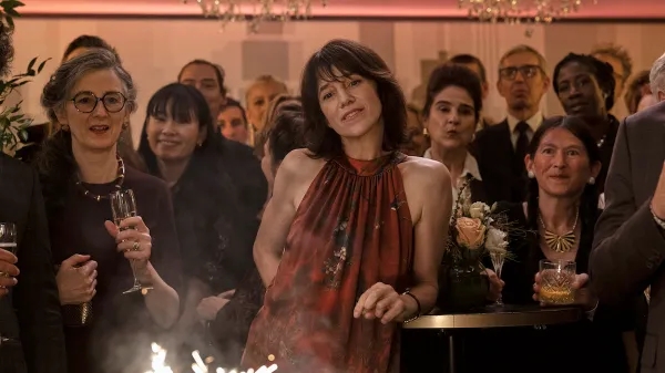 Etoile-Amazon-Prime-Video-series-Charlotte-Gainsbourg-as-Genevieve